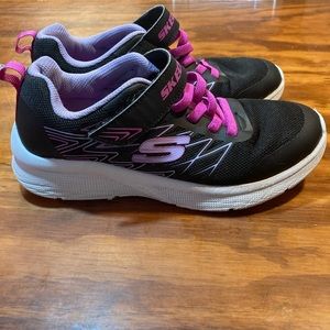 Girls Skechers size 4
